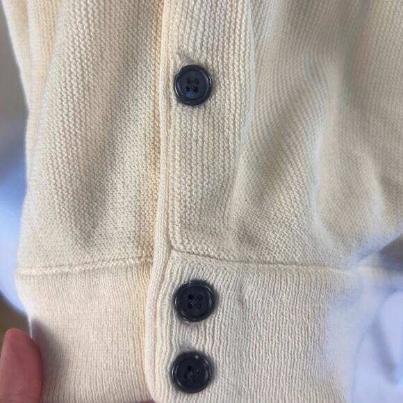 Izod Vintage Men's Size L  cream V neck button up cardigan sweater #3076 - Picture 4 of 7